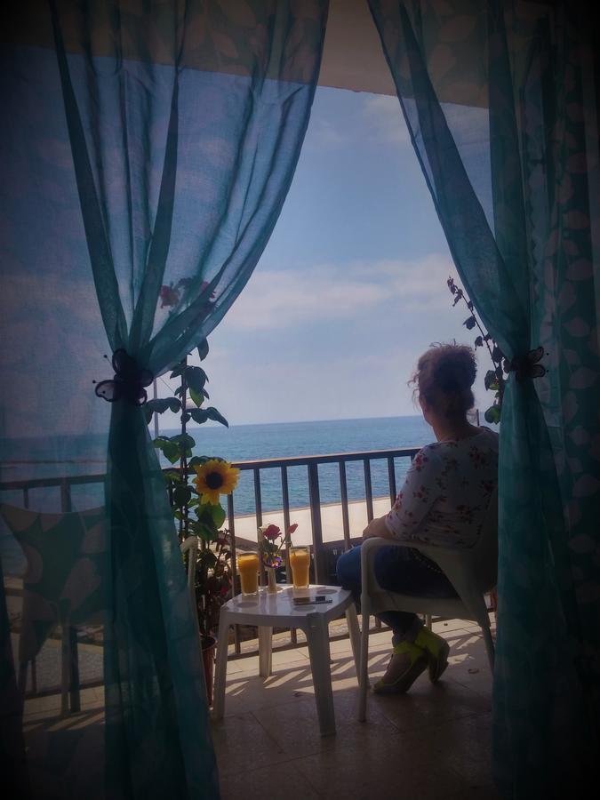 777 Beach Guesthouse Paphos Exterior foto